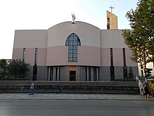 Römisch-katholische St. Paulskathedrale, am Boulevard Zhan D'Ark, am Ufer der Lana