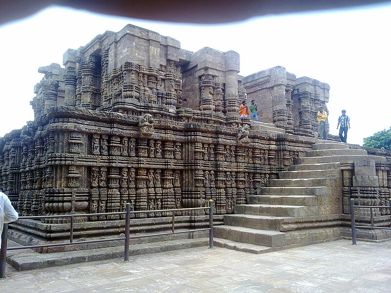 File:Starting mandapam when seen from inside.jpg