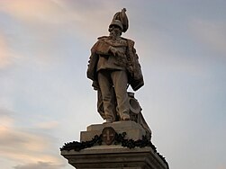 Statua di Vittorio Emanuele II, nell'omonima piazza