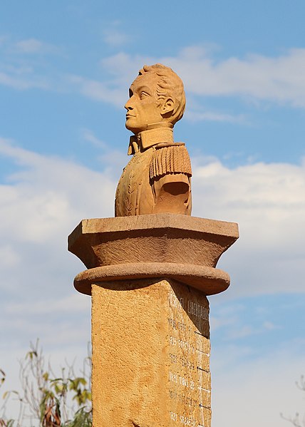 File:Statue of Simón Bolívar, Barichara 02.jpg