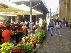 В історичному центрі Бухареста багато ресторанів