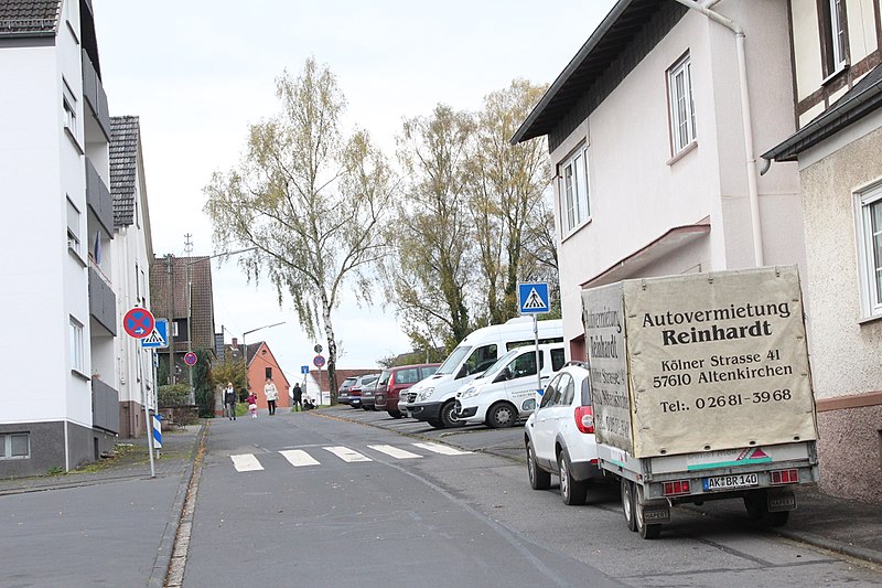 File:Streets in Altenkirchen Westerwald Ziegelweg.JPG