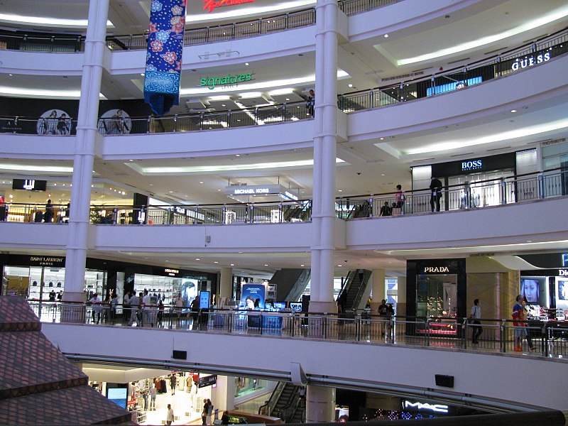 File:Suria KLCC interior 2017a.JPG