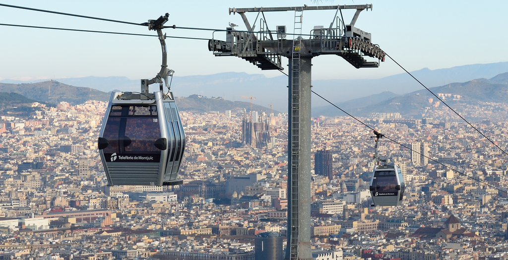 Téléphérique de Montjuic au dessus de Barcelone. Photo de Tim Adams.