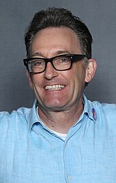 Tom Kenny, doppiatore originale di SpongeBob, Gary, il narratore, e interprete di Patchy il pirata