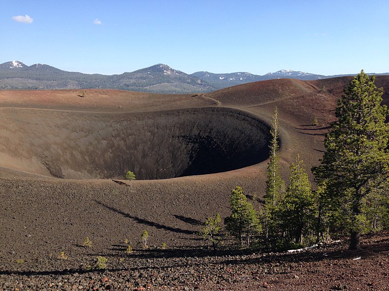 File:Top of the cinder cone (17306741098).jpg