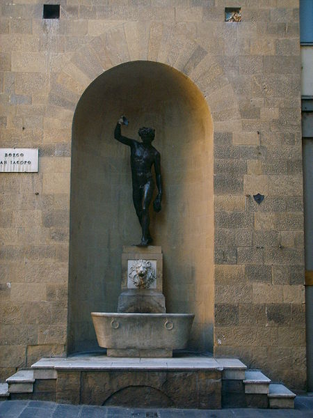 450px-Torre_dei_rossi_cerchi_fontana