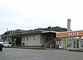 JR時代の駅前、右はJR西日本系列のステーションピット CHAO（2007年12月）