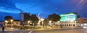 Parque central de Tulcán, sede de los gobiernos local, provincial y nacional