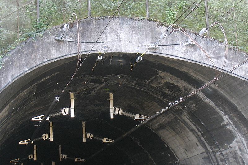 File:Tunnel de la Bâtie02 2012-09-16.jpg