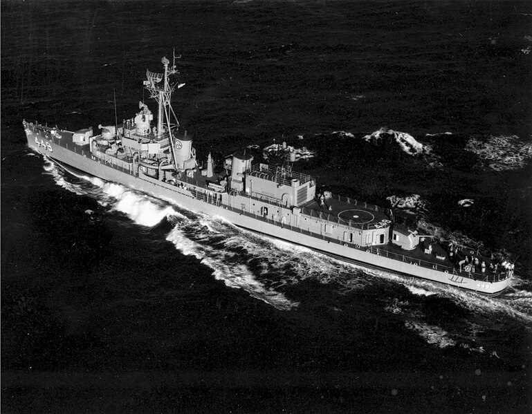 File:USS Nicholas (DD-449) underway off Hawaii (USA), in the 1960s.jpg