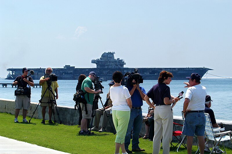 File:US Navy 060515-N-5328N-153 Oriskany is towed to sea from Naval Air Station Pensacola.jpg