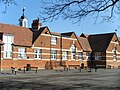 Средняя школа Аксбриджа - Вид на старое здание 1.jpg