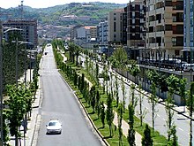 Un tratto di Viale Parco Giacomo Mancini. L'arteria collega Cosenza con Rende e Montalto Uffugo