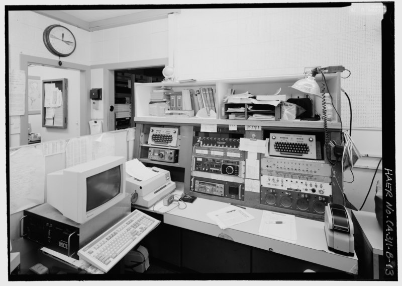 File:VIEW OF CONTROL CONSOLE CURRENTLY USED ON OCCASION FOR AMATUER RADIO AND TO PERIODICALLY ACTIVE STATION KPS. NOTE CLOCK ON WALL. SHADED PORTIONS ON 24HR CLOCK (15-18 AND 45-48 MINUTES HAER CA-311-B-13.tif