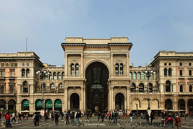 File:Galleria Vittorio Emanuele II di Milano - Interno - Vista da