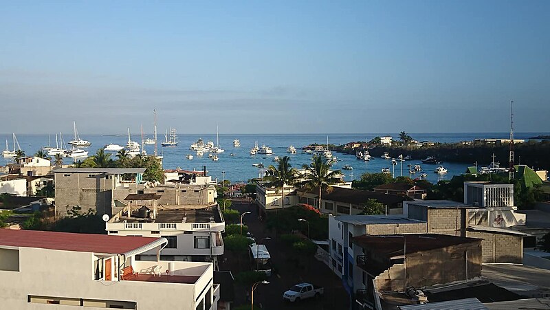 File:Vista de Puerto Ayora.jpg