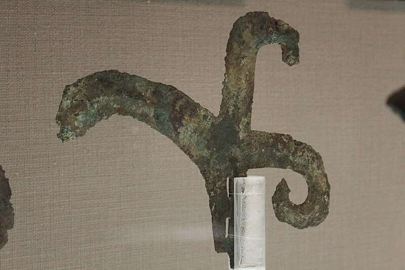 File:Western Zhou Bronze Halberd 02.jpg