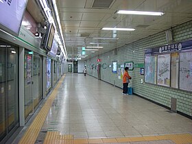 Imagine ilustrativă a articolului Yeoksam (metroul din Seul)
