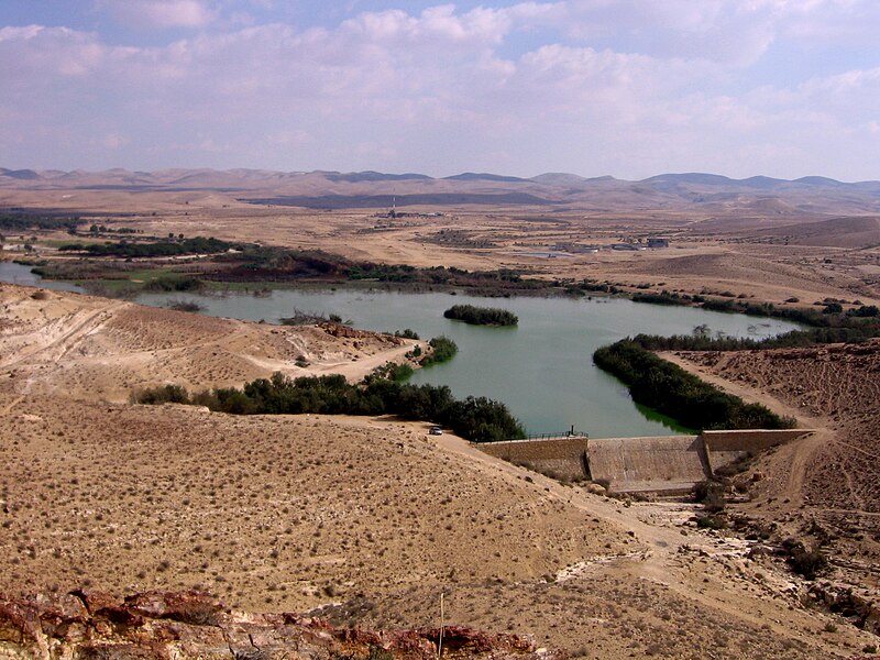 File:Yeruham Lake 2.JPG