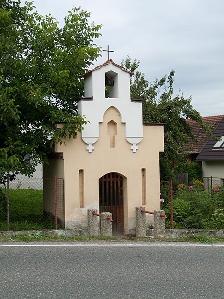 File:Záluží (Temelín) - kaple.jpg