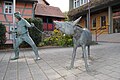 Bronzeskulptur: Esel und Bauer von Martin Kirstein