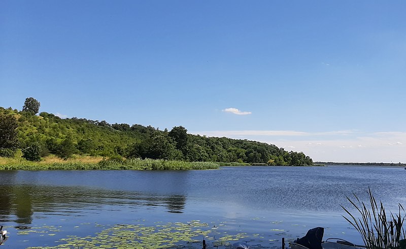 File:Zarzeczewo Bay on Wloclawek Lake, Vistula, July 2022.jpg