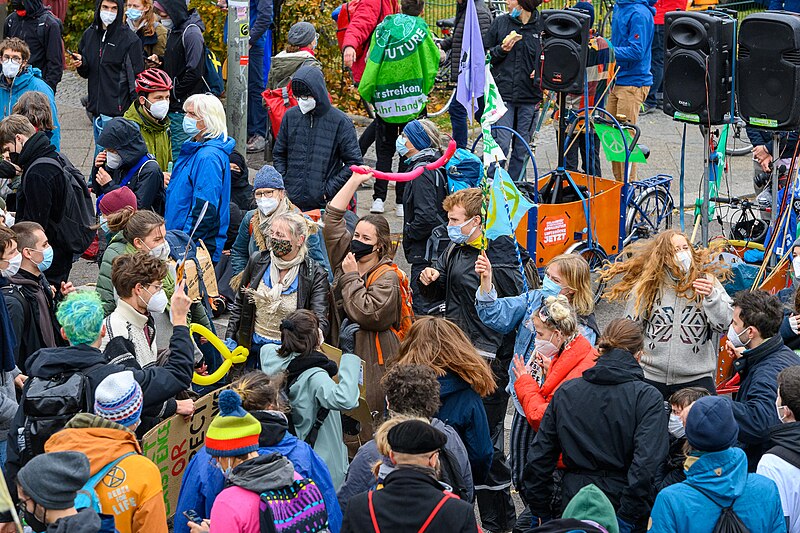 File:Ziviler Ungehorsam vor der SPD-Parteizentrale, Berlin, 22.10.2021 (51639340040).jpg