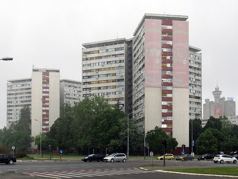 File:Зграде Мерседеске.jpg