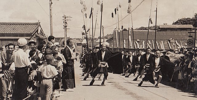 File 姥神大神宮渡御祭で行われていた奴行列 昭和年代 Jpg Wikimedia Commons