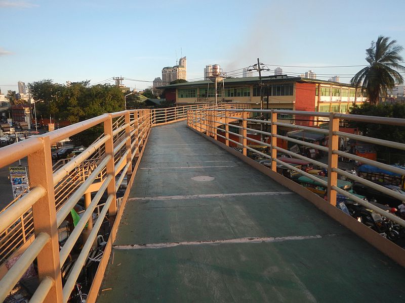 File:09393jfPedestrian footbridge Puregold Tayuman Juan Luna C-28 Capulong Tayuman Pritil Balut Tondo Manilafvf.jpg