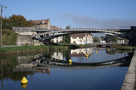 Canal de la Marne au Rhin mit Eisenbahnbrücke und Straßenklappbrücke