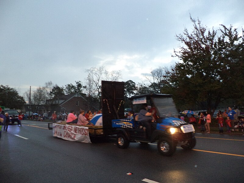 File:2013 Greater Valdosta Community Christmas Parade 083.JPG