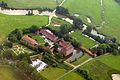 Schloss Oberwerries ist ein Wasserschloss in den Lippeauen bei Heessen, Hamm, Nordrhein-Westfalen, Deutschland. Das Bild entstand während des Münsterland-Fotoflugs am 1. Juni 2014. Hinweis: Die Aufnahme wurde aus dem Flugzeug durch eine Glasscheibe hindurch fotografiert.