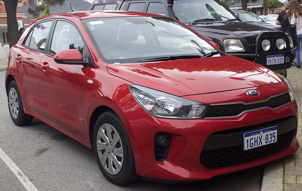 File2017 Kia Rio (YB) S 5door hatchback (20170715) 01