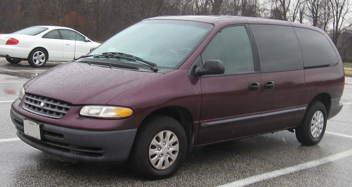 https://upload.wikimedia.org/wikipedia/commons/thumb/0/06/3rd_Plymouth_Grand_Voyager.jpg/1200px-3rd_Plymouth_Grand_Voyager.jpg