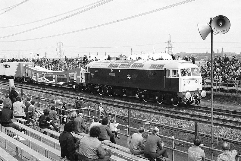 File:47 581 "Great Eastern" at Rainhill.jpg