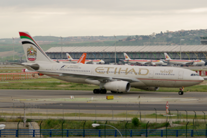 Airbus A330, A6-EYN