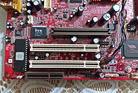 AGP, PCI, CNR Sockets in PCChips M925LR Motherboard.jpg
