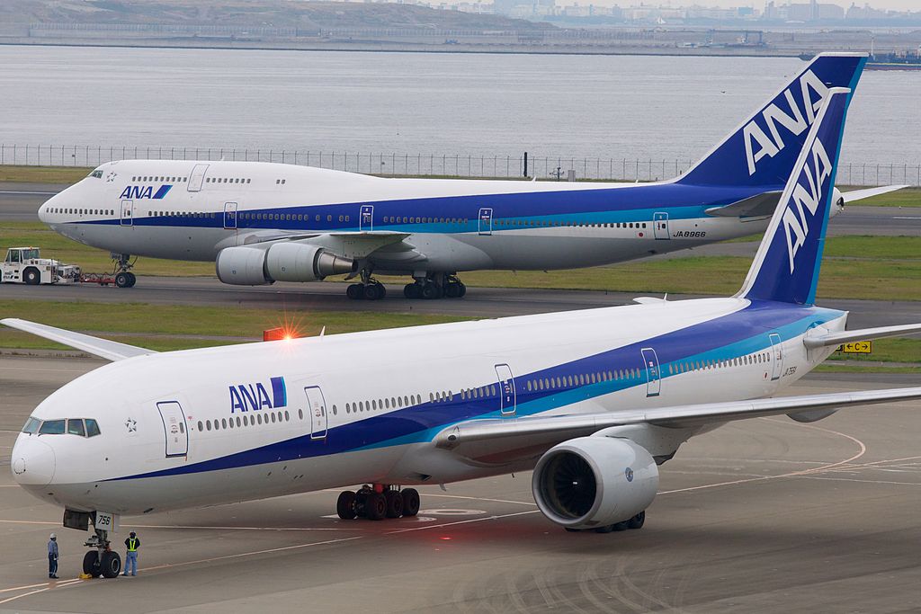 File:ANA Boeing 777-300 JA756A (6333508455).jpg - Wikimedia 