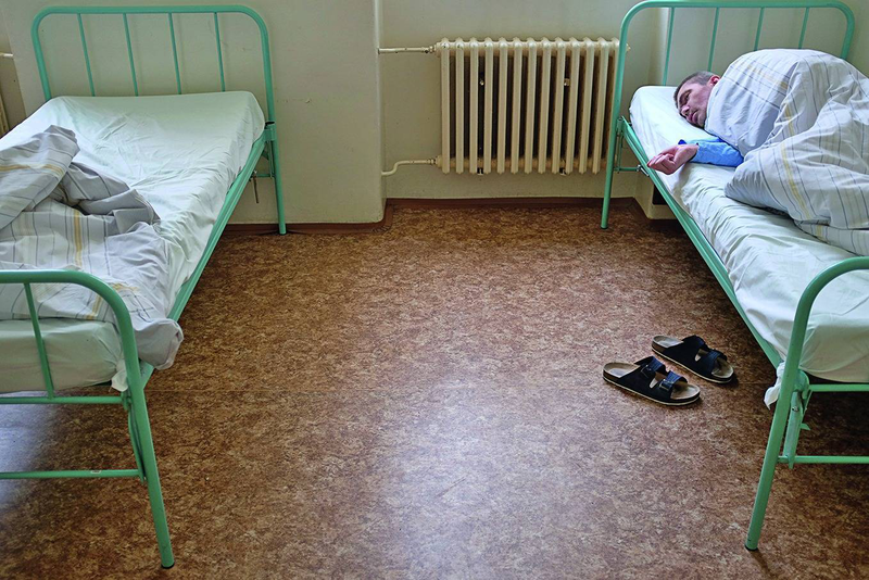 File:A patient sleeping in Ward 14 of the Bohnice Psychiatric Hospital in Prague.png