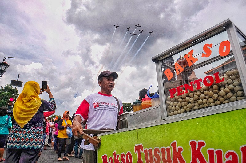 File:Abang Tukang Bakso.jpg