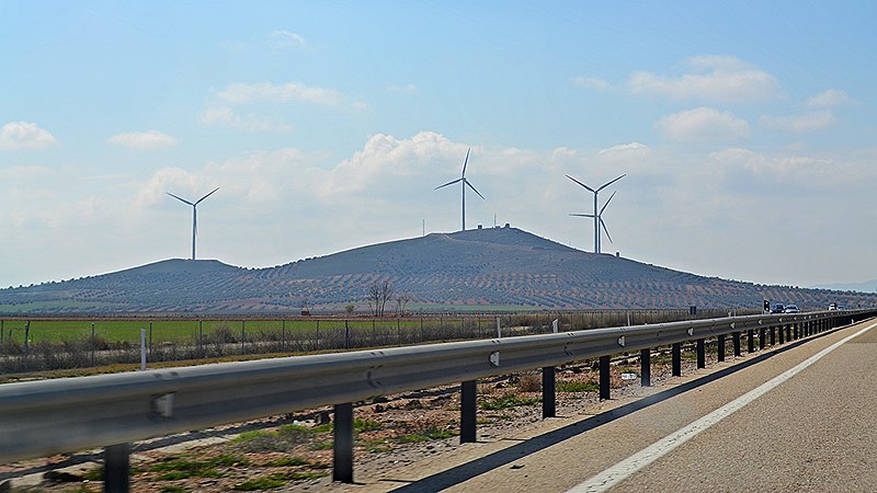 File:Aerogeneradores en Castilla-La Mancha (25816572770).jpg