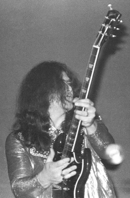 Alice Cooper, School's Out Tour (1972).jpg