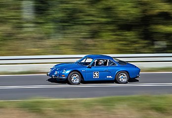 Une Alpine A110. (définition réelle 3 598 × 2 466)