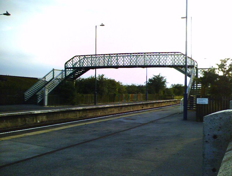 File:Althorpe railway station (platforms).jpg