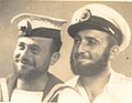 מתנדבי היישוב לצי הבריטי, אמנון ריסין לימים קבלן עבודות נמלים ומרדכי רון לימים מפקד יחידות השיטור הימי, 1943.