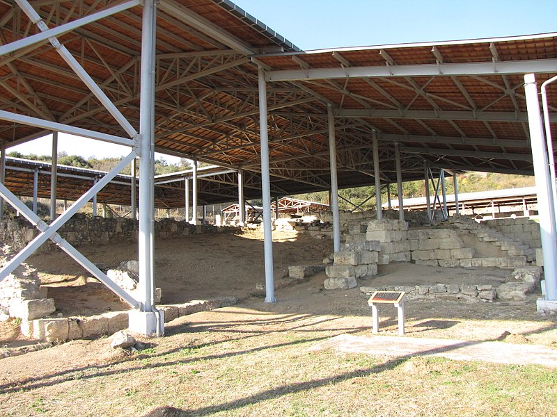 File:Amphipolis Gymnasion.jpg