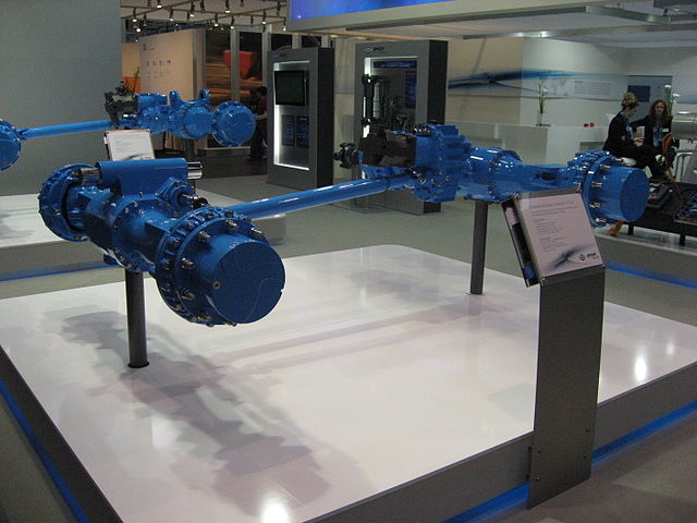 Construction vehicle drivetrain, with permanent all-wheel drive