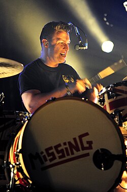 Helders 2012-ci ildə Arctic Monkeys ilə çıxış edir
